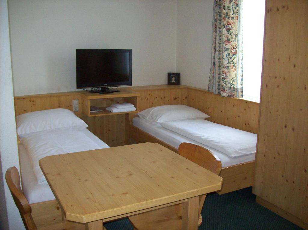 Hubertushof Fromwald Hotel Und Gasthof Bad Fischau Quarto foto