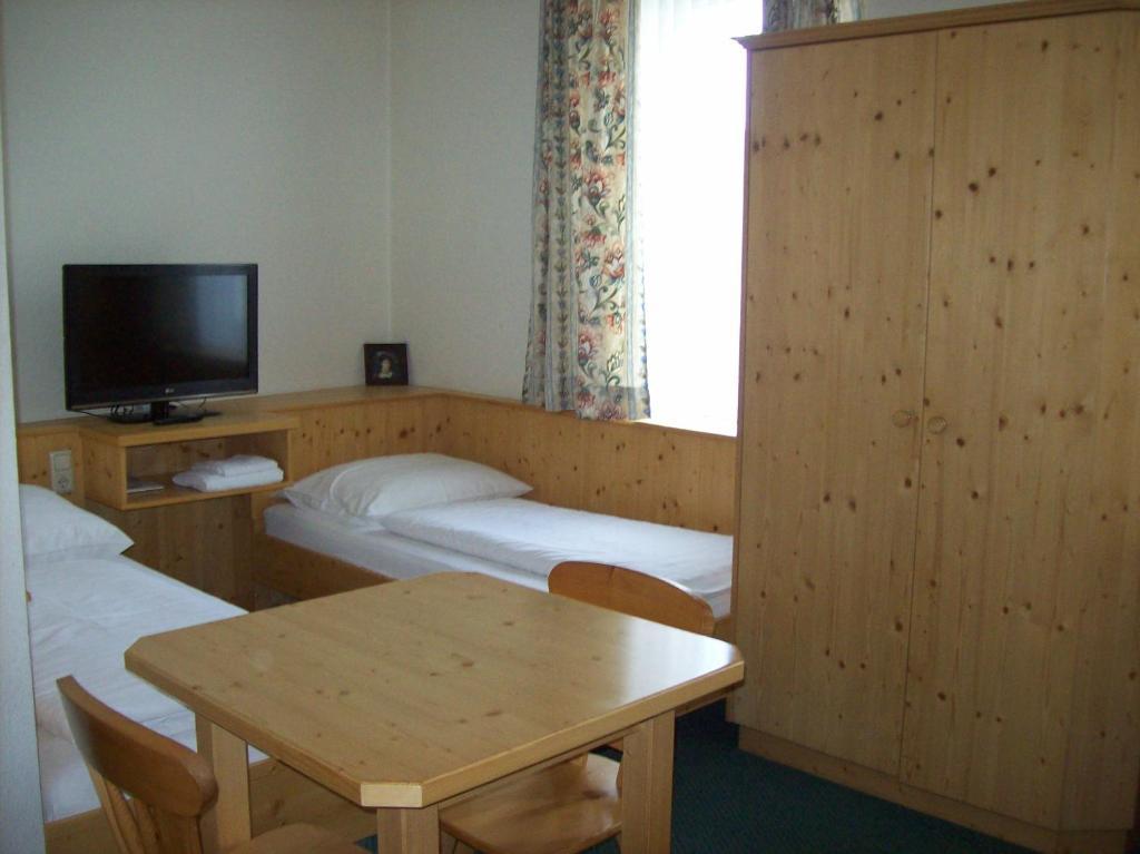 Hubertushof Fromwald Hotel Und Gasthof Bad Fischau Quarto foto