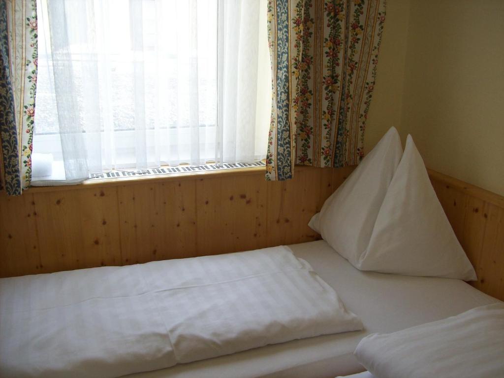 Hubertushof Fromwald Hotel Und Gasthof Bad Fischau Quarto foto