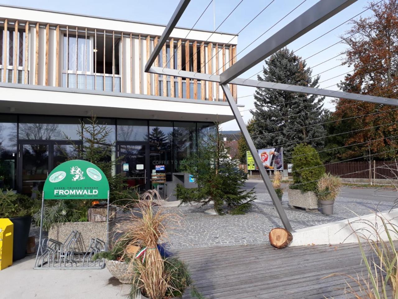 Hubertushof Fromwald Hotel Und Gasthof Bad Fischau Exterior foto